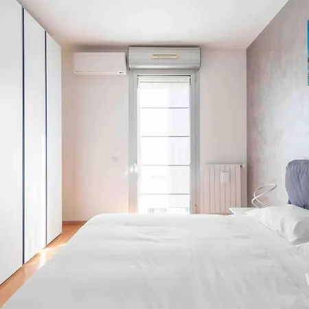 Welcrhome - 4 Stops From Colosseum! Lejlighed