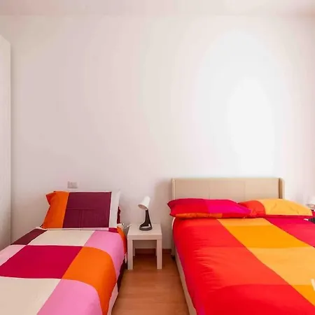 Welcrhome - 4 Stops From Colosseum! Apartament