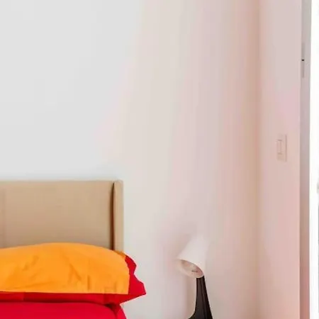 Welcrhome - 4 Stops From Colosseum! Apartament